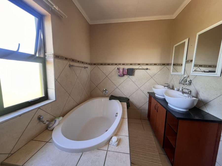 4 Bedroom Property for Sale in Lilyvale Free State